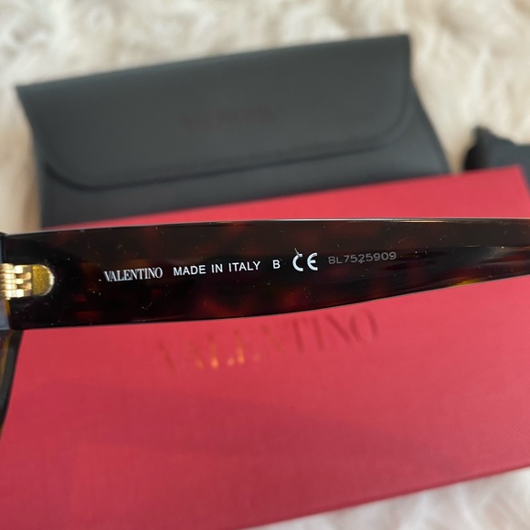 Valentino cat eye sunglasses - Picture 4 of 11